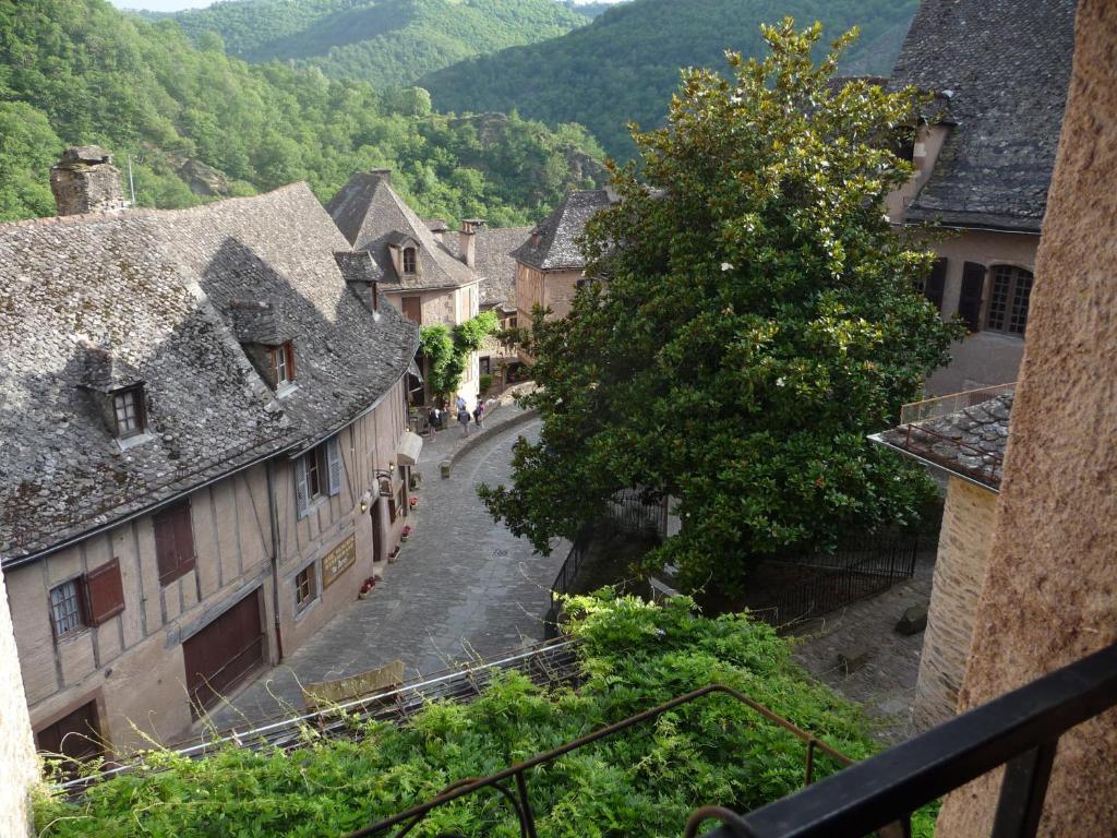 Hotel Sainte Foy Conques Rom bilde